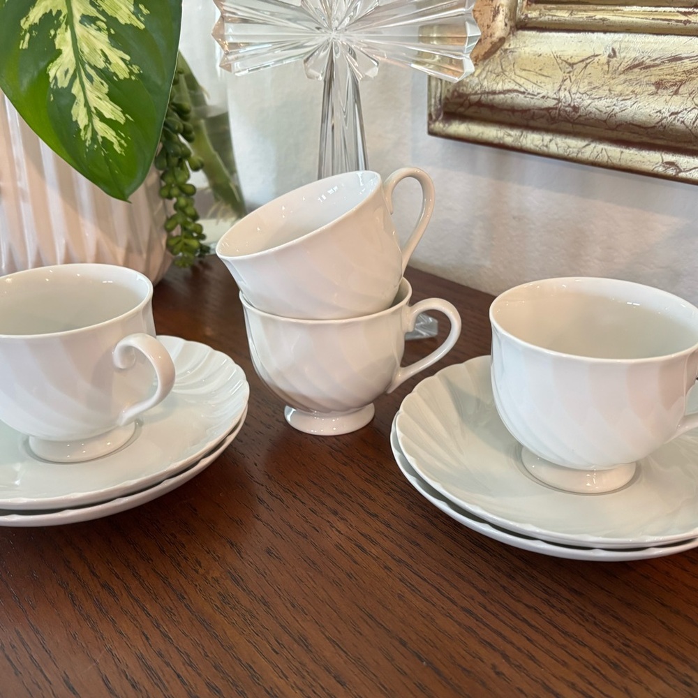 Oscar de LaRenta White Tea Cup and Saucer Set